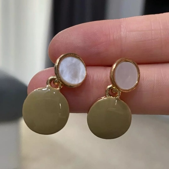 NEW Gold Double Round Drop Stud Earrings - Picture 2 of 2